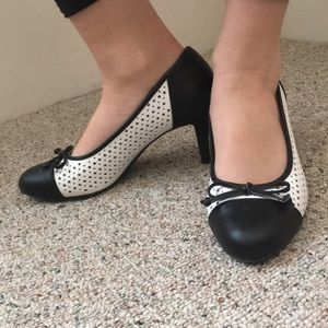 Black and White heels size 7